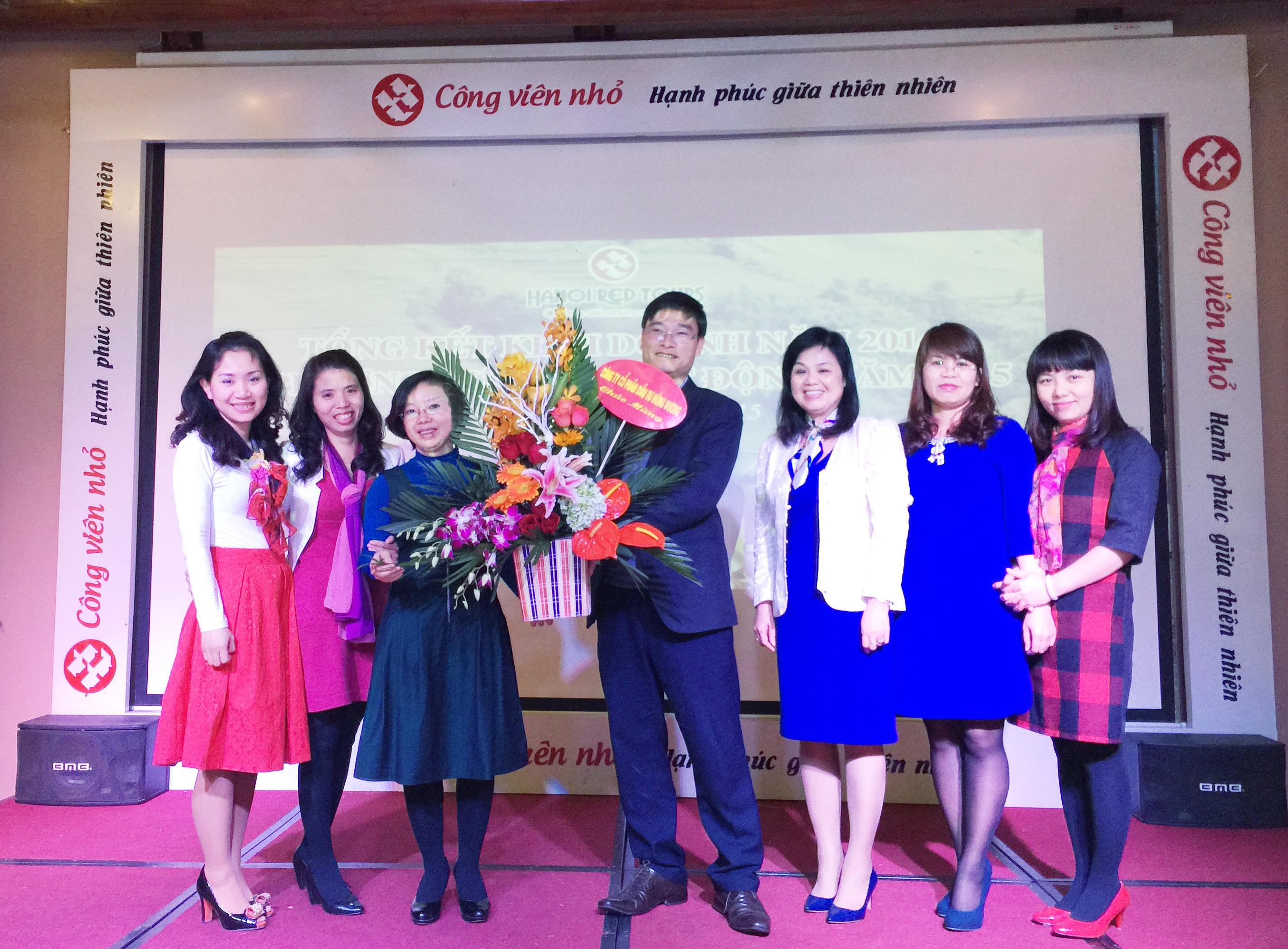 HanoiRedtours tiến hành tổng kết các hoạt động kinh doanh năm 2014  